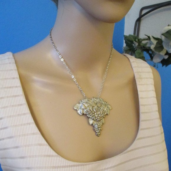 Grape Clusters REPOUSSE CONVERTIBLE Dress Clip~1930s Silver Grape Statement Clip - Picture 7 of 13